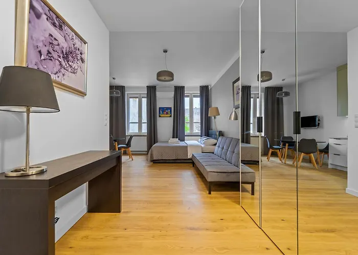 Center Piekna Street * Warsaw